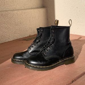 Dr.Martens Women's 1460 Boots 🪵🍁☕️